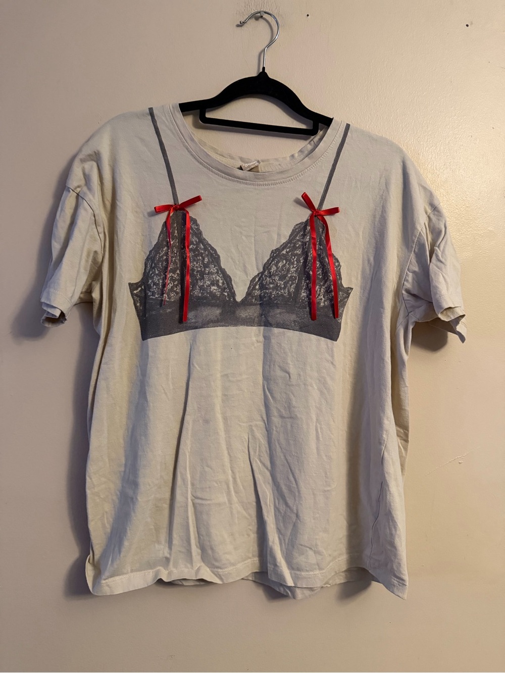 Cream Short Sleeve Graphic Tee with Red Bow Detail